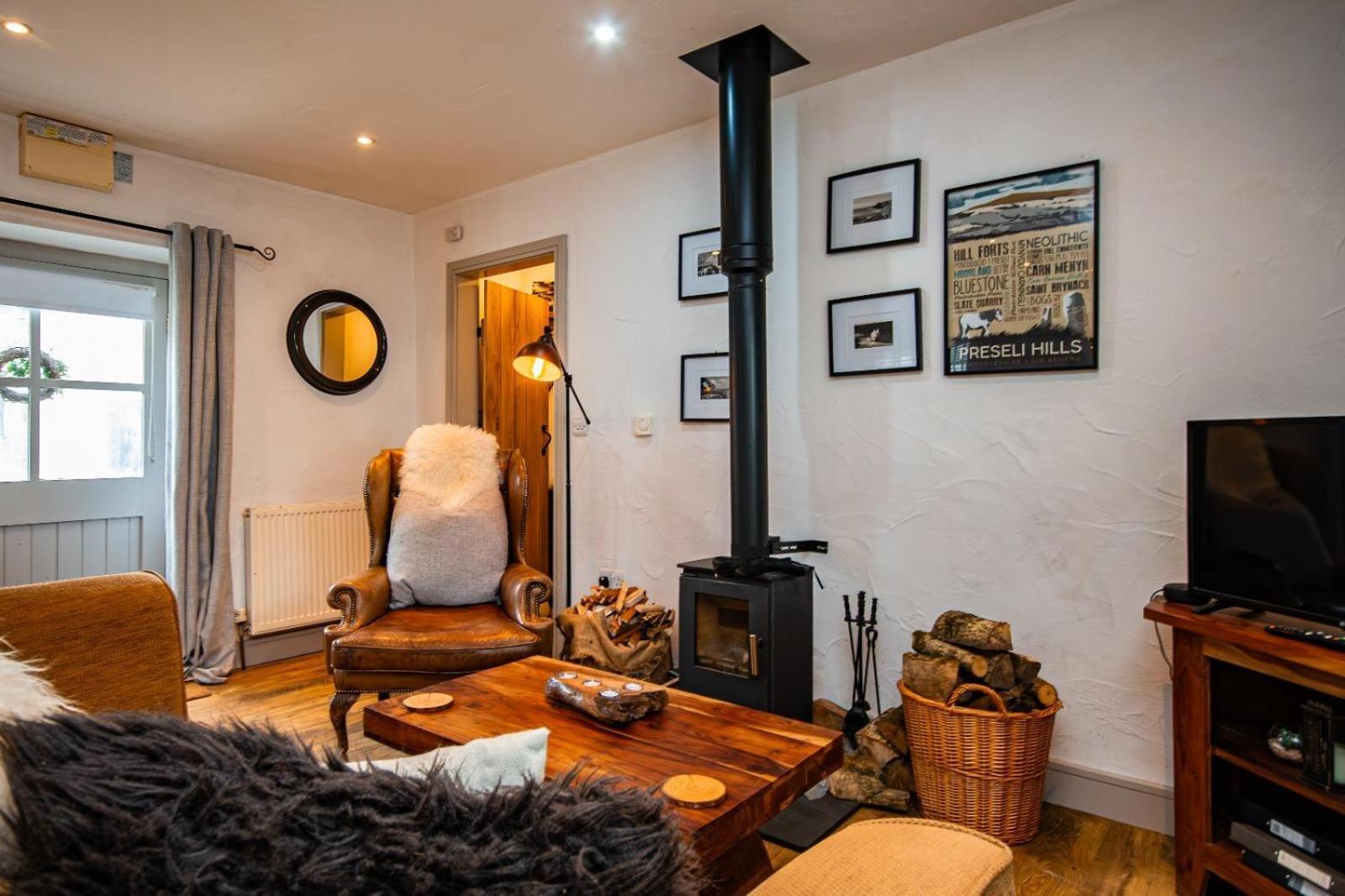 Cosy Farm Conversion In The Heart Of Pembrokeshire Maenclochog ภายนอก รูปภาพ